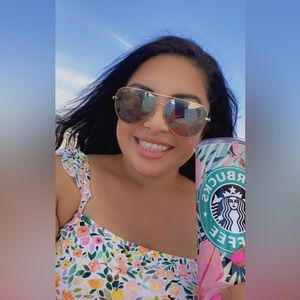 Meet your Posher, Melissa